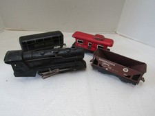 VINTAGE Marx WINDUP TRAIN ENGINE LOCOMOTIVE TRAIN CARS TIN LITHO RAILROAD