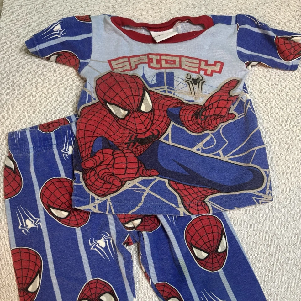 Juego de pijama Marvel Kids Spider-Man 2015 24 meses Foto 2 de 4