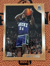 1998-99 Topps Robert Traylor RC #200 Rookie Card Bucks. rookie card picture