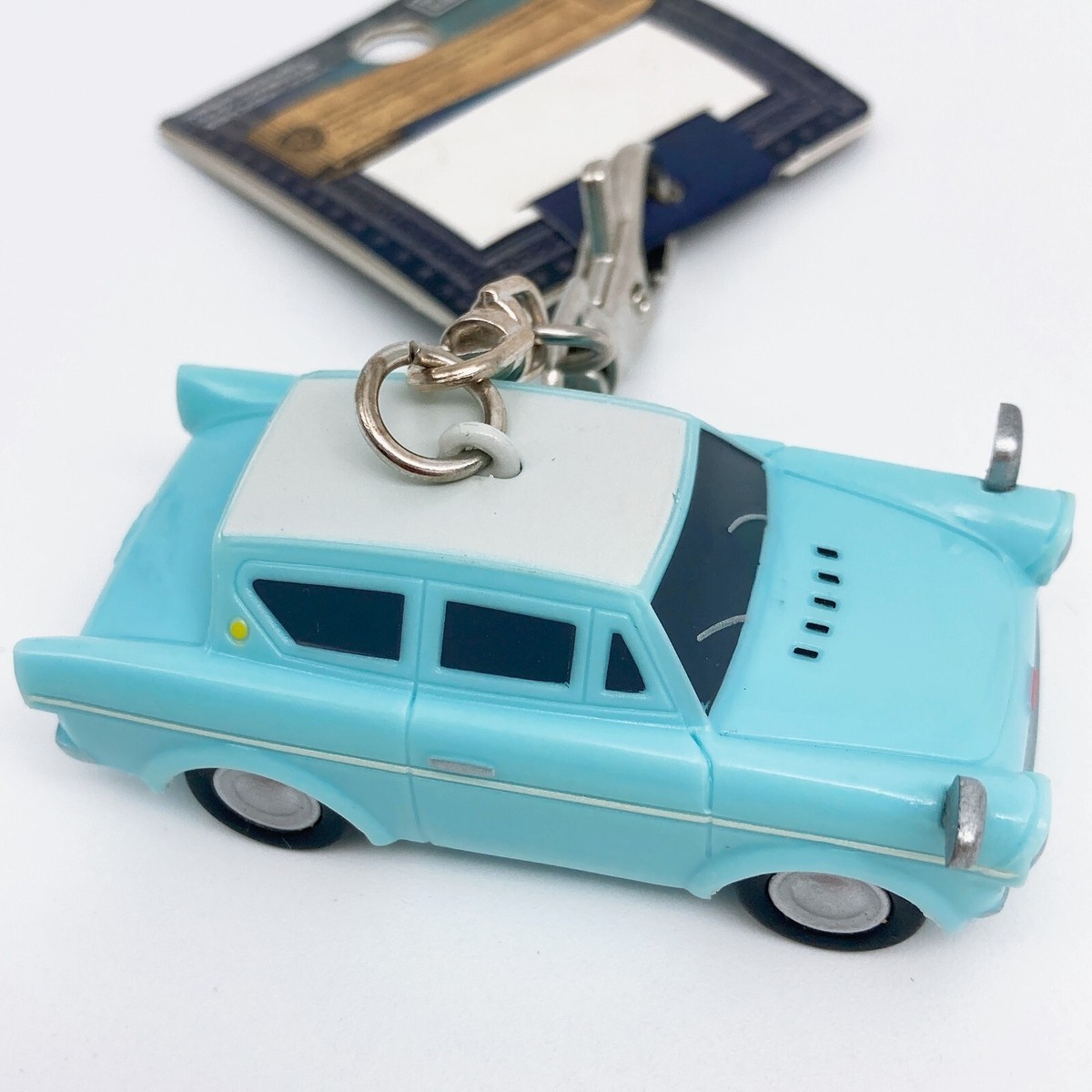 Harry Potter Flying Ford Anglia Keychain 2017 UNIVERSAL STUDIOS