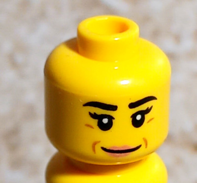 New LEGO Chubby Cheeks Girl Head Smiling Happy BIG HUGE EYELASHES Pink Lipstick
