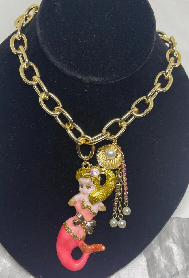 Collar Betsey Johnson Control de Crucero Sirena y Concha Foto 2 de 2