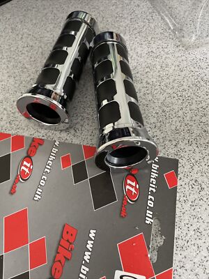 BIKE IT CHROME CUSHION HANDLEBAR GRIPS 1   inch