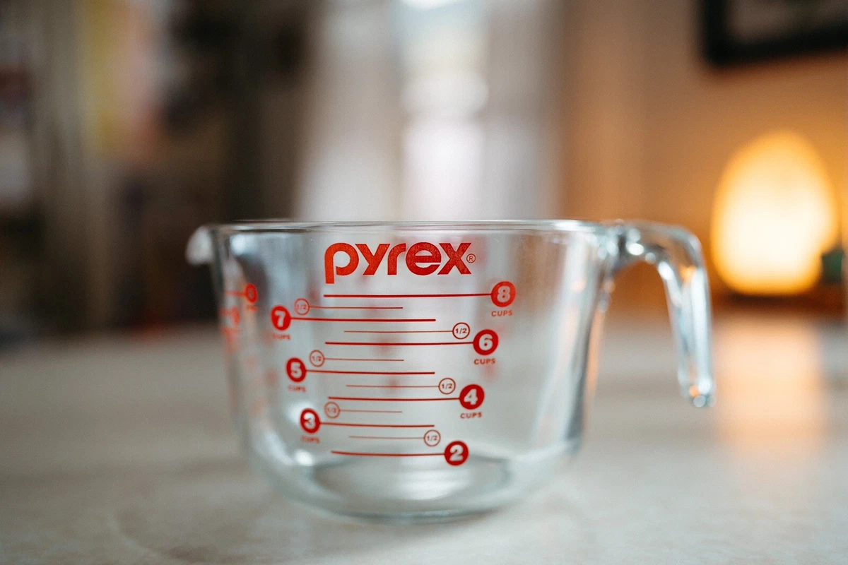 Vintage Pyrex 8-Cup Measuring Glass with Red Lettering