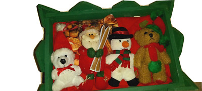 WINTERFIGUREN - SNOWMAN - EISBÄR -TEDDY UND SANTACLAUS  IN GRÜNER HOLZKISTE EDEL
