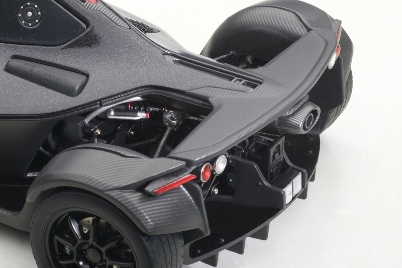 オートアート　1/18 BAC mono ミニカー　ブラック/カーボン仕様 Amazon | AUTOart 1/18 BAC モノ (メタリック・ブラック) 完成品