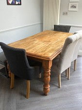 Solid oak dining table, dining room or kitchen, seats 6, decorative legs