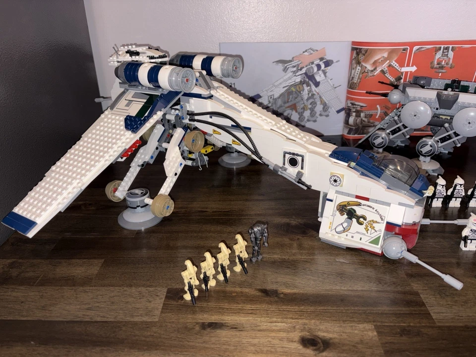 BRICKZ Custom Star Wars Republic Dropship AT-OT 10195 4B1 & Lego B2 Battle Droid - Image 3 of 4