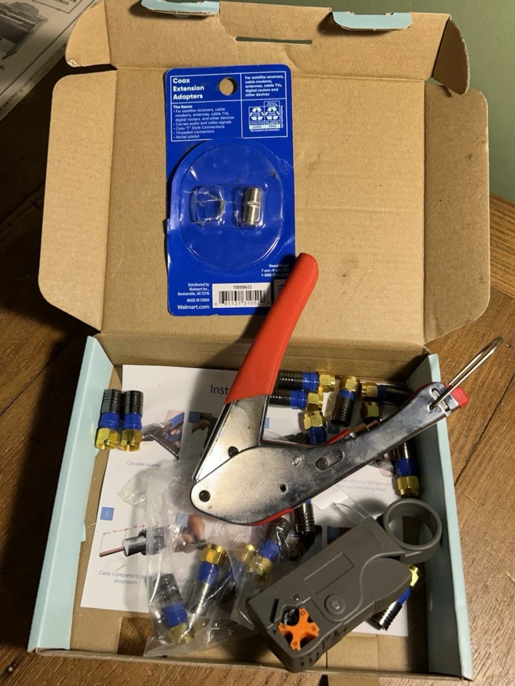 Kit de herramientas de compresión ONN RG6: crimpadora, pelacables coaxiales rotativos y conectores Foto 2 de 4