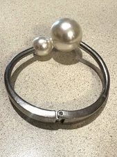 Estate Find Vintage Large Faux Pearl Bauble Silver Bracelet