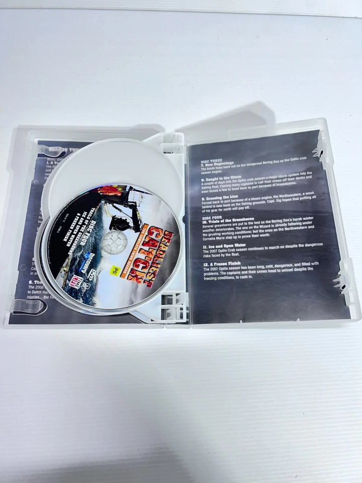Deadliest Catch : Season 3 DVD 4-Disc set - Image 3 of 4