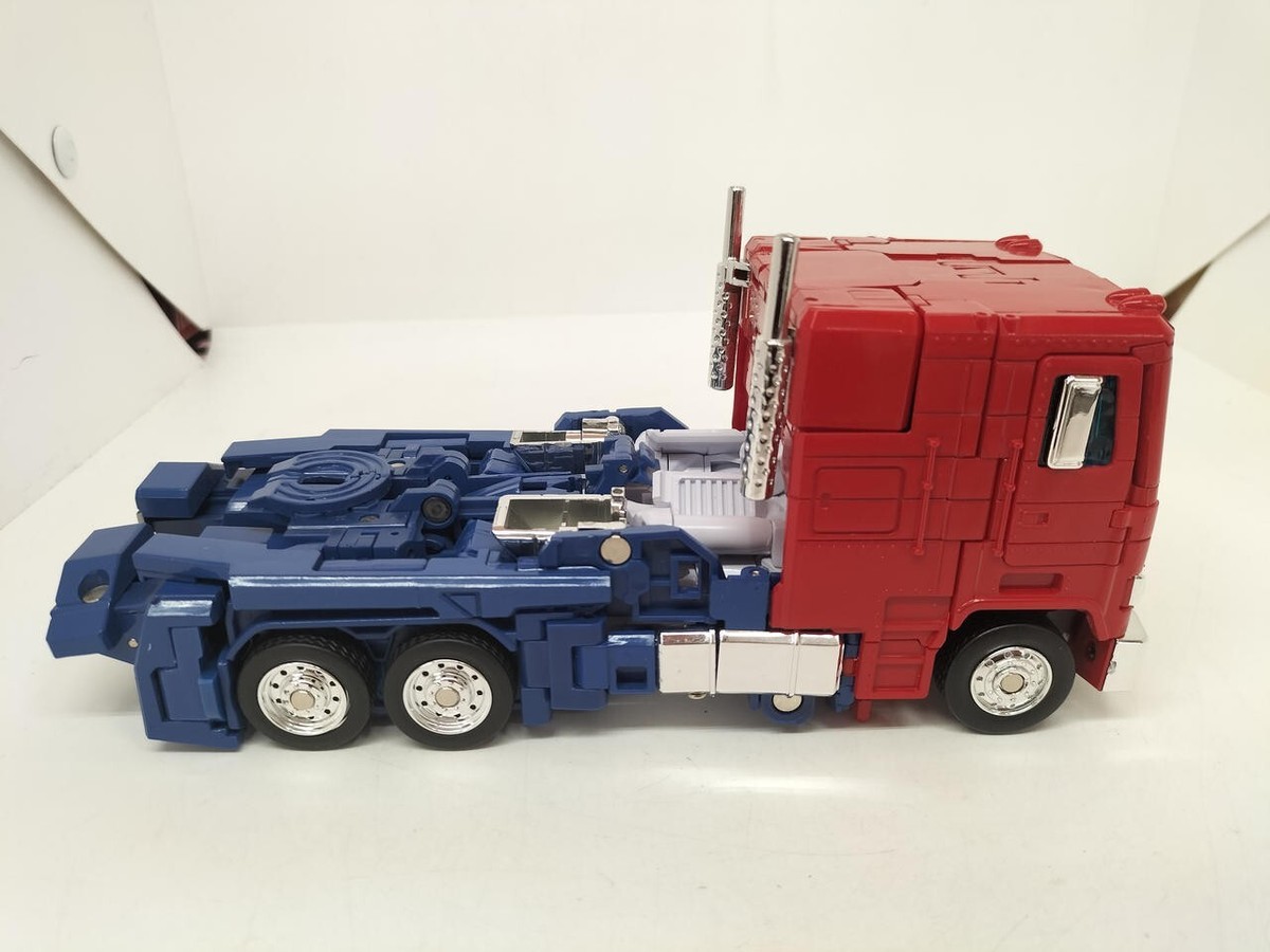 Takara Tomy Transformers Masterpiece MP-44 Optimus Prime Ver