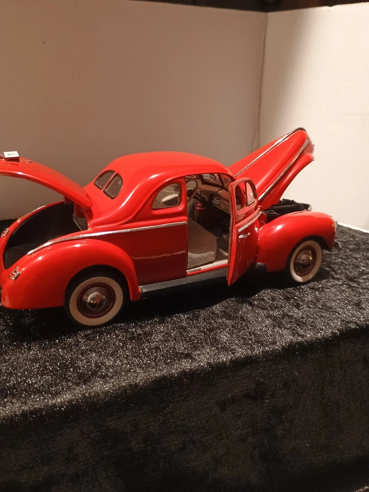 Ford Deluxe 1940 cupé, rojo, coche fundido a presión Danbury como nuevo, 1:24, excelente estado, sin Foto 3 de 4