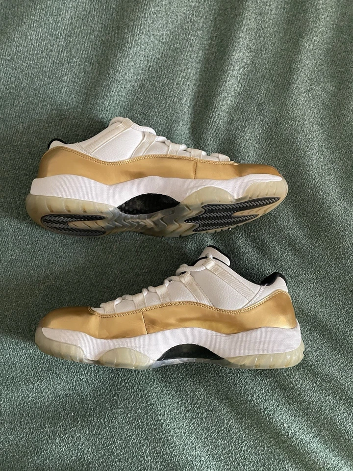 NIKE AIR JORDAN 11 RETRO LOW "CLOSING CEREMONY" WHITE-GOLD SZ 9.5 - Image 3 of 4