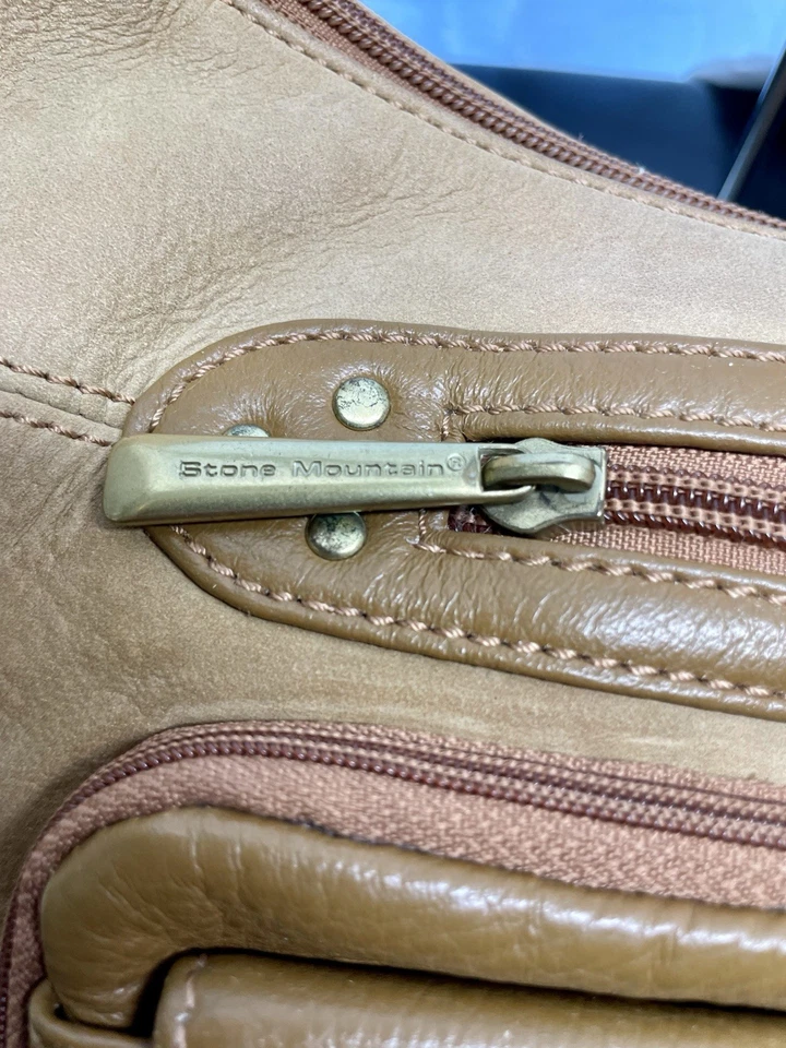 Bolso de Mano Stone Mountain/Estilo Hobo-Bolso de Hombro, Gamuza Tostado Claro/Nubuck/Cuero Foto 2 de 4