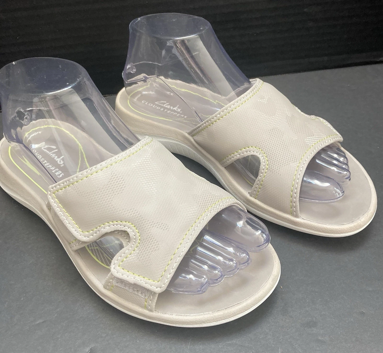 Sandali sportivi anatomici Clarks Cloudsteppers Glide Bay tortora chiaro taglia 7 M slide