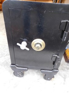 Vintage  Syracuse  Safe  Co.  Safe  w/ Yale  4  Number  Combination