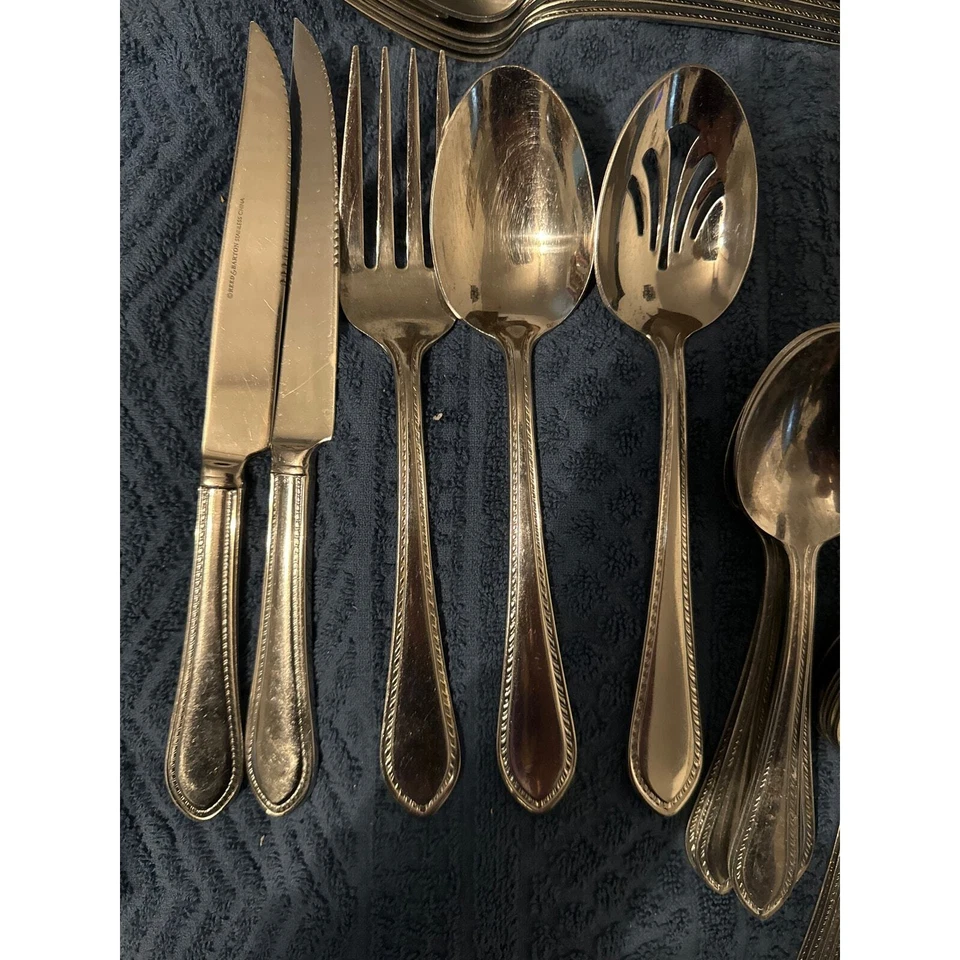 Reed/ Barton 8 pc set 5 pc serving set. Only 6 spoons plus 9 pc bonus pieces - Image 2 of 3