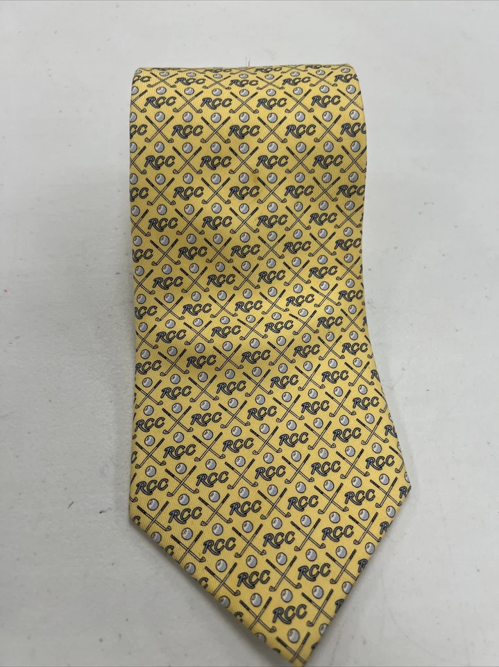 Gravata masculina amarela de golfe Vineyard Vines Ridgeland Country Club gola de seda $118 - Imagem 2 de 4