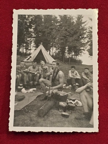 SOLDIERS "SUCKS" A MEATBALL?? CAMP TIME  WW2 WWII German Military Photo
