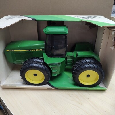 ERTL ジョンディア　トラクター　1/16 スケール Amazon.co.jp: ERTL ジョン ディア トラクター ミニカー 1/16