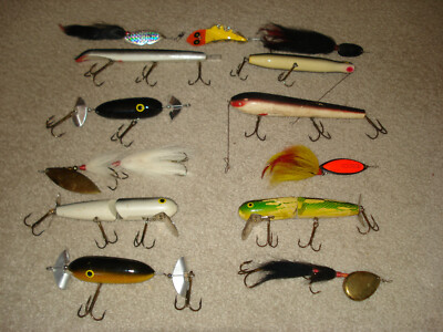 13 ASSORTED MUSKY FISHING LURES W/PLANO TACKLE BOX | eBay
