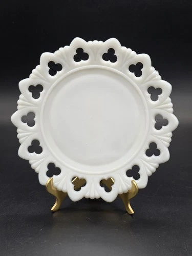 Vintage Kemple Milk Glass 7" Plate Shell & Club Pattern Open Lace