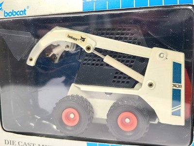 Bobcat 743B Skid-Steer Loader - Old Style - Clover 1:19 Scale