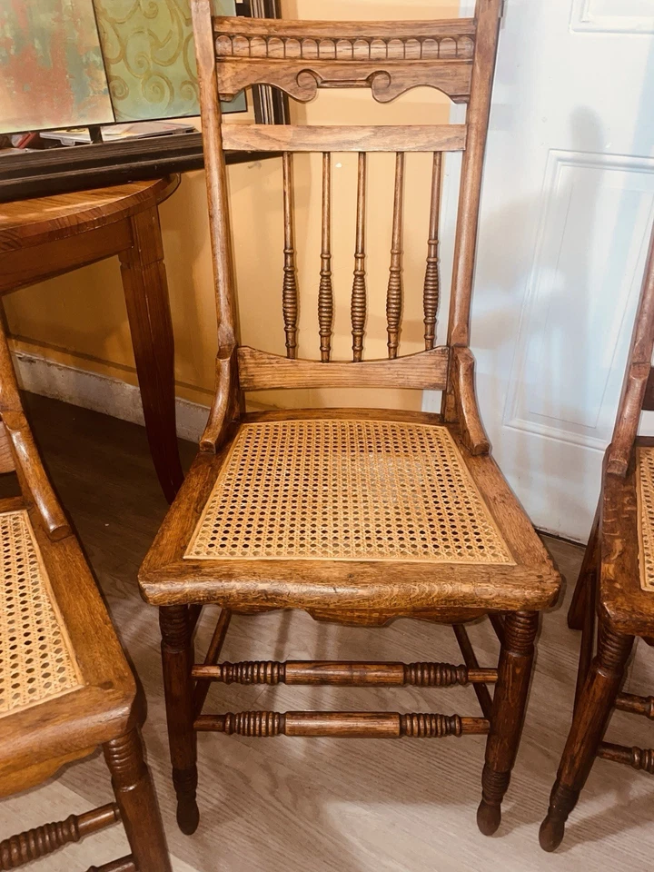 3 sillas de comedor antiguas con respaldo de caña de madera. silla de respaldo prensado con asiento de bastón, Foto 4 de 4