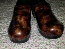 Sanita Size 39 /8 Patent Brown Marble Danish Clog Professional