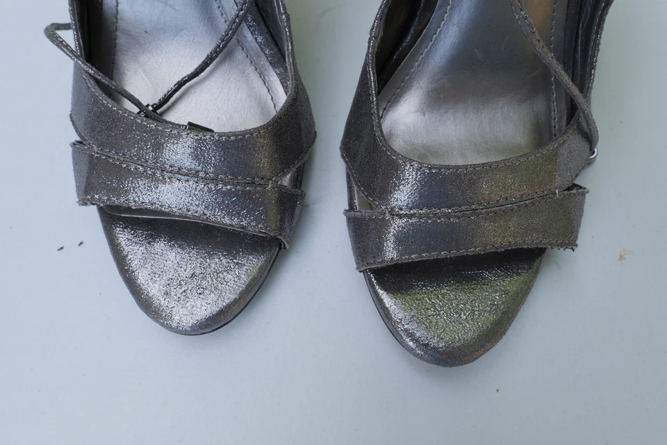 BCBGeneration Sandals Stiletto 4" Heels Glittery Metallic Silver Sz 6 Sexy Cage - Image 4 of 4