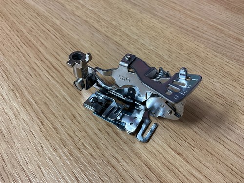 Genuine Bernina #165 Foot - old. Old Style - Picture 2 of 3