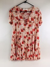 ASTR the label Blouse Women's Size XS Cream Satin Floral Short Sleeve V Neck Top