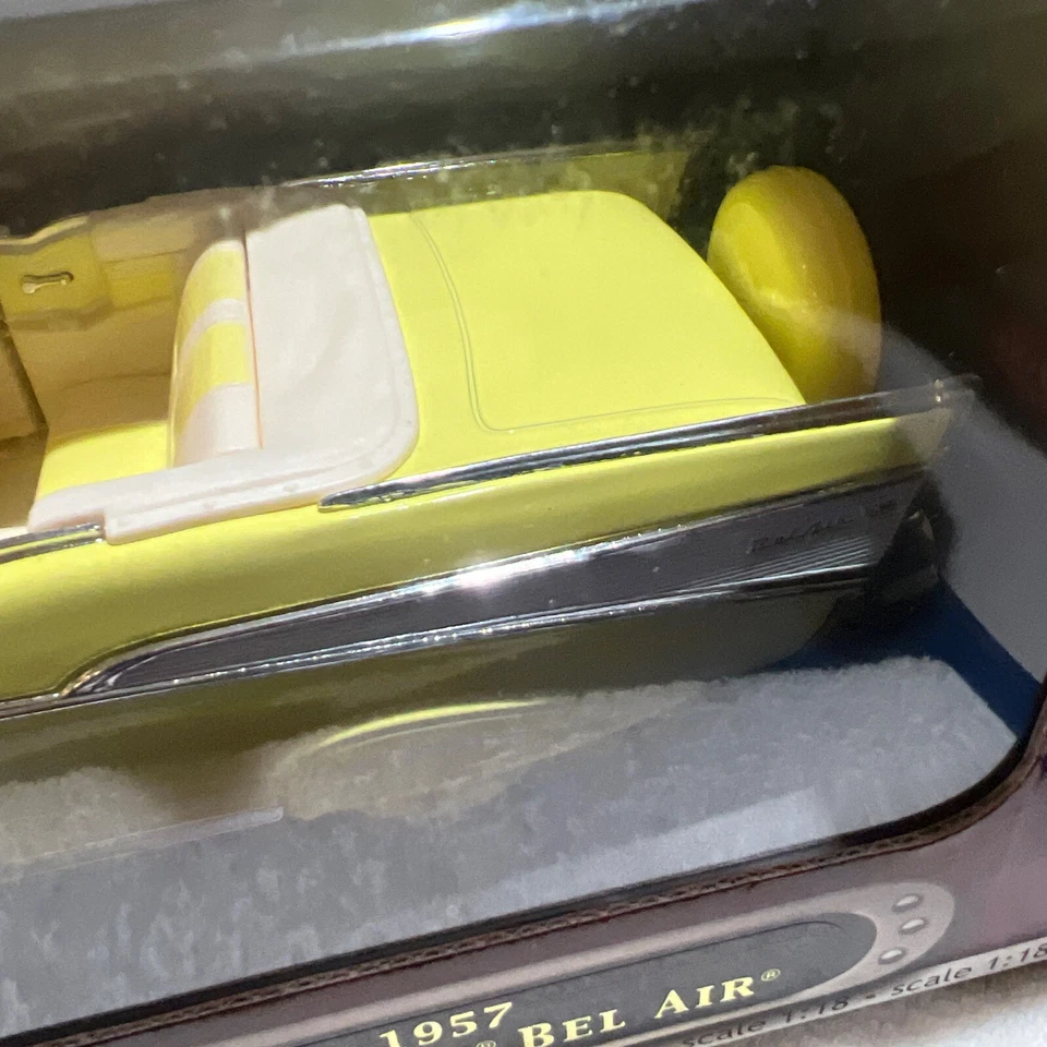 Chevy Belair Road Legends 57 escala 1:18 metal fundido a presión convertible amarillo raro Foto 4 de 4