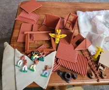 Vintage Marx Fort Apache Play Set Over 50 Pieces Plastic.