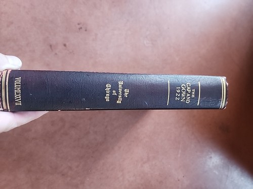 Vintage 1922 CAPPELLO E ABITO UNIVERSITÀ DI CHICAGO ANNUARIO 1922 - Foto 2 di 11