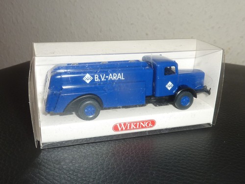 WIKING IN CONFEZIONE ORIGINALE%B.V. ANTICA VECCHIA AUTOCISTERNA BÜSSING 883 01 24%1 X PORTO%H0%1:87%