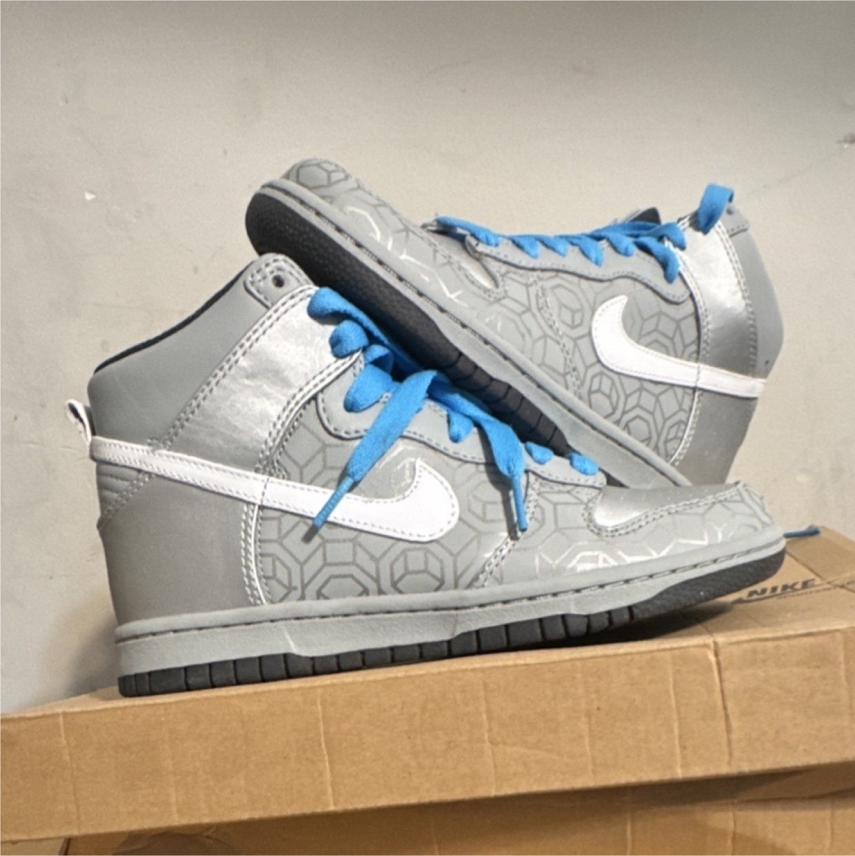 Silver White Blue 317814-011