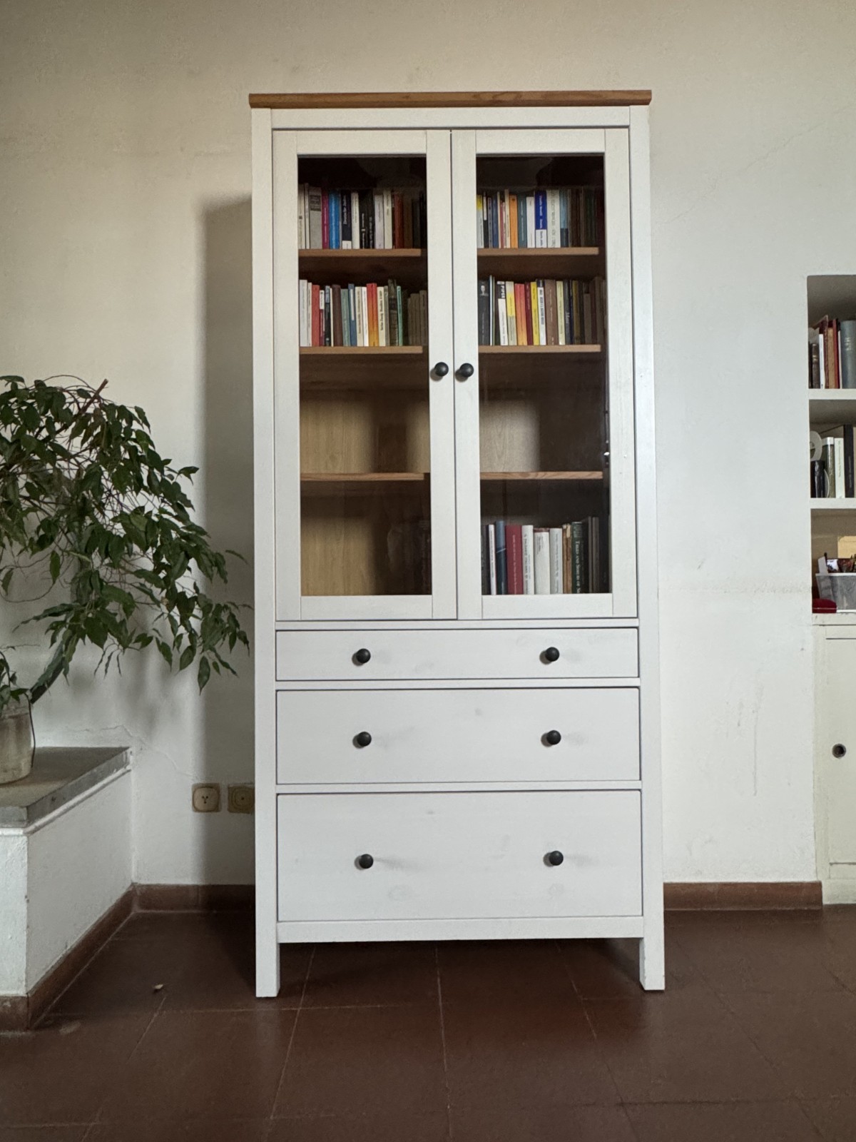 HEMNES Vetrina con 3 cassetti, mordente bianco/marrone, 90x197 cm, come nuovo