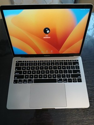 Macbook Pro 2017 13 inch 16gb i7 2.5GHZ 500gb SSD 