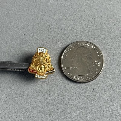 FOE Fraternal Order Of Eagles 10 Year Member Gold Tone Lapel Pin Pinback #54599