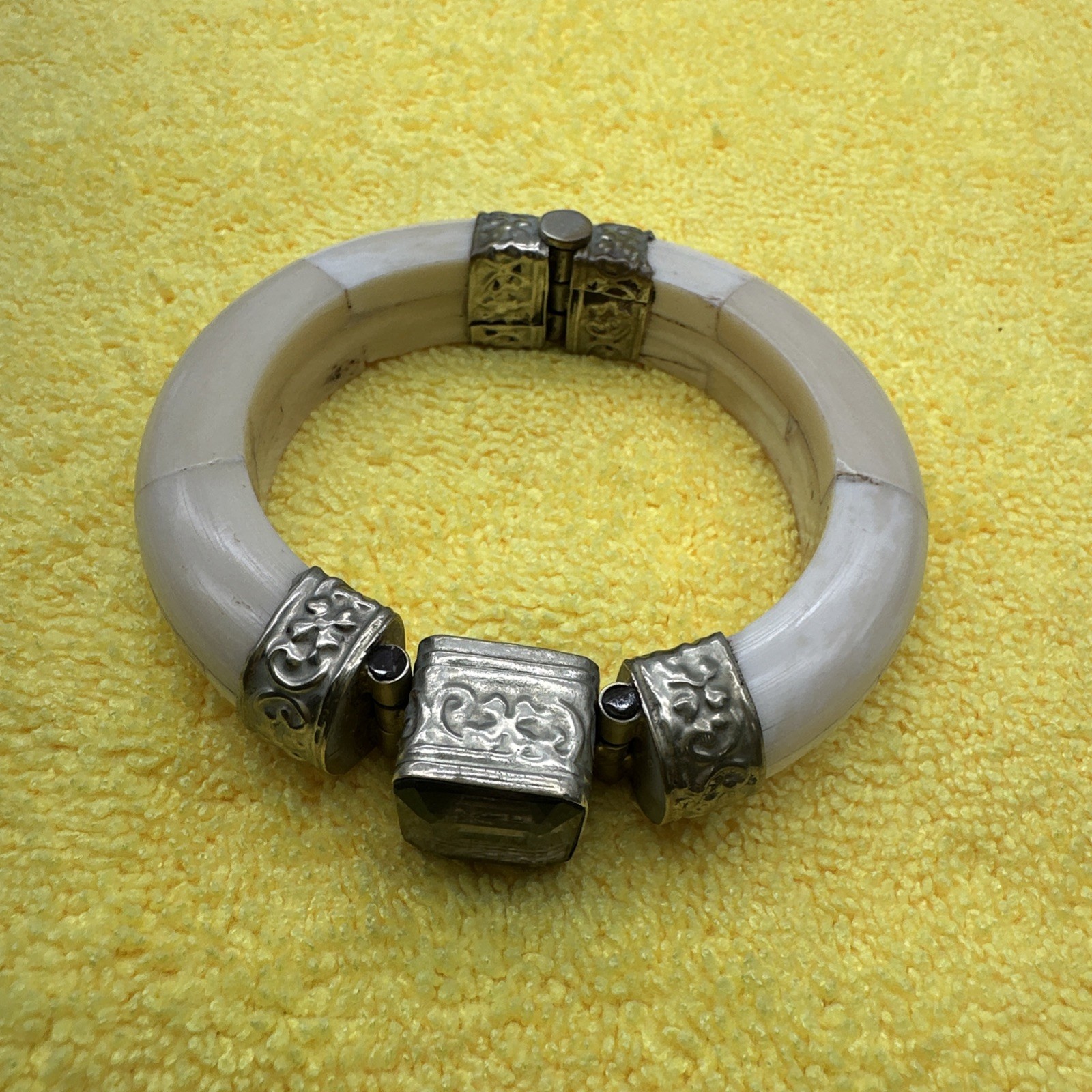 VTG. BONE Interlocking hinged bangle bracelet BRA… - image 1