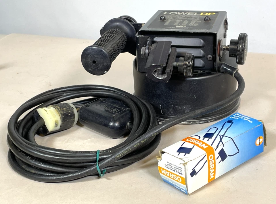 Lowel DP Spot Flood Studio Light Cord TESTED GOOD BULB & Extra Lamp - Image 2 of 4