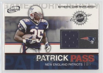 2002 Pacific Atomic Authentic Game-Worn Jersey Patrick Pass #57 k5i