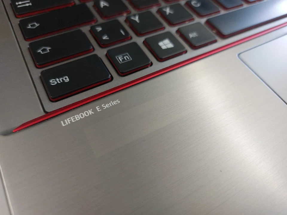 Fujitsu Lifebook E746 Notebook Laptop I5-6300U 2,40 GHz 8 GB 256 GB Win10 B - Immagine 3 di 4