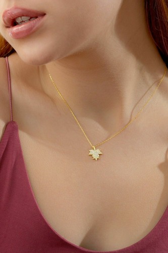 0.90Ct Round Cut VVS1 Diamond Leaf Pendant 14K Yellow Gold Finish 18" Free Chain - Picture 4 of 5