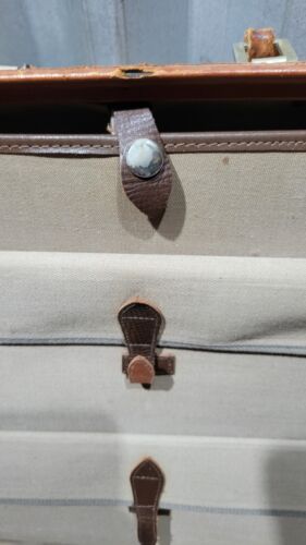 Vintage Wheary The Little Colonel Suitcase Double Handle Brown MCM - Picture 17 of 18
