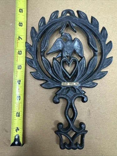VINTAGE GRISWOLD #266 BLACK CAST IRON FOOTED TRIVET EAGLE WREATH - 8 1/2" - product listing photo