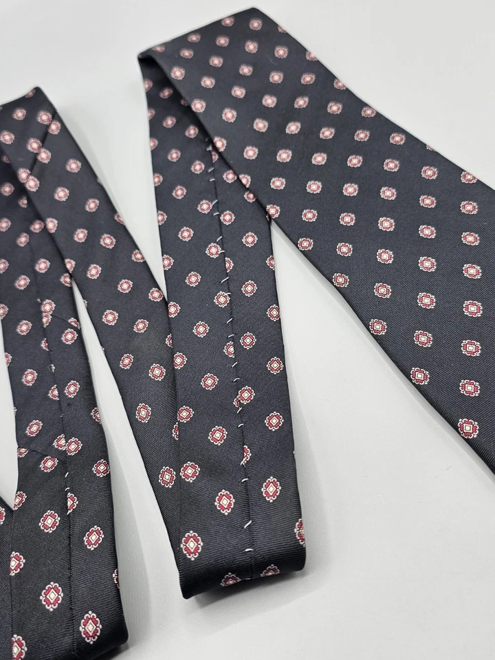 Corbata de hombre Benchmark hecha en EE. UU. 100 % seda patrón geométrico vintage 62” x 31/2” Foto 3 de 4