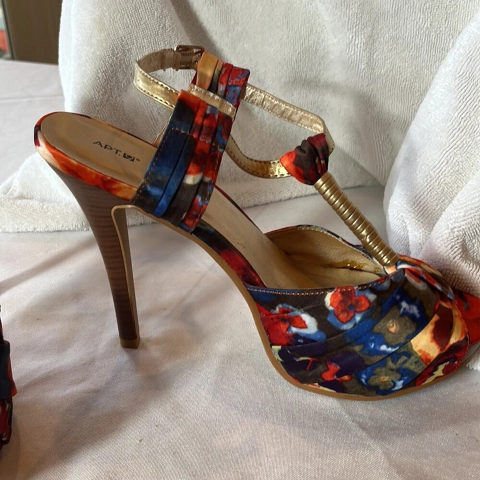 Apt 9 Tacones Florales Talla 8.5 con correas doradas ¡súper lindos! Tacones 5 pulgadas Foto 3 de 4